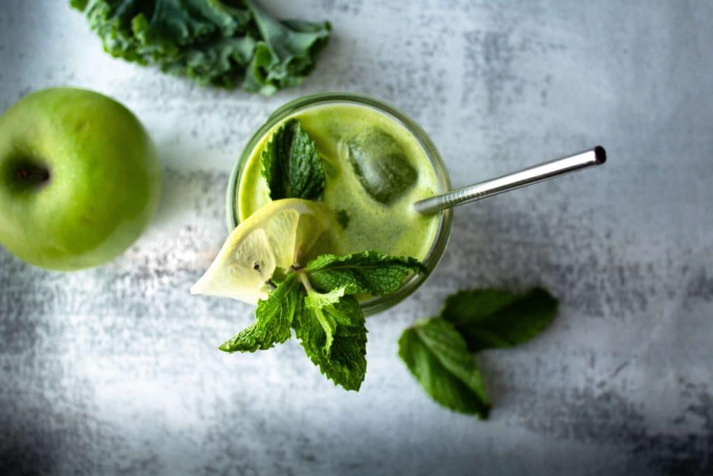 a vitamin-rich green smoothie with mint and lemon slice garnish
